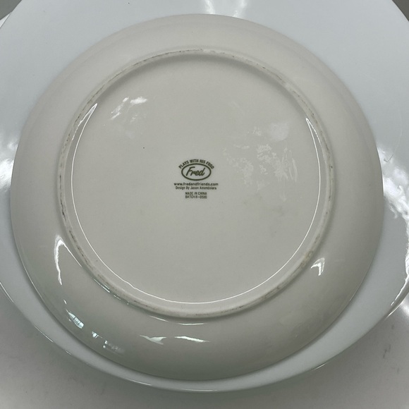 Fred Plays with His Food Plate - Picture 4 of 5